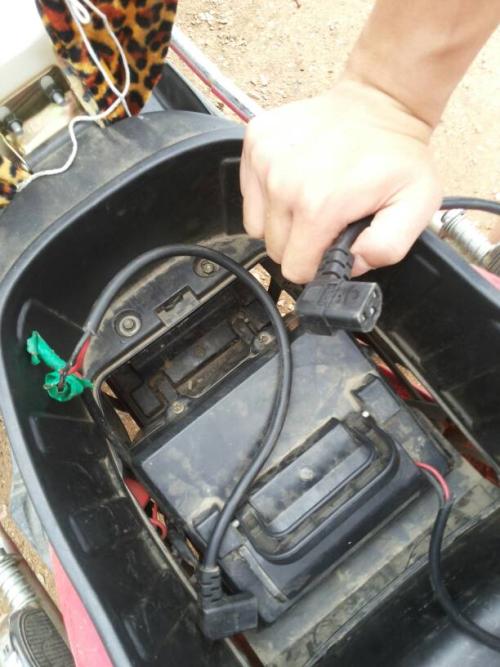 電動(dòng)車(chē)保險(xiǎn)絲的更換